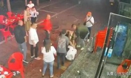 唐山打人爆料小伙视频大全,小伙英勇挺身，视频记录惊心动魄瞬间